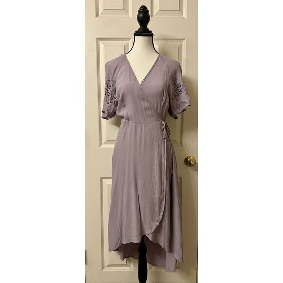 Astr The Label Embroidered  Flutter Sleeve Crochet Short Sleeve Wrap Midi Dress - Picture 3 of 11